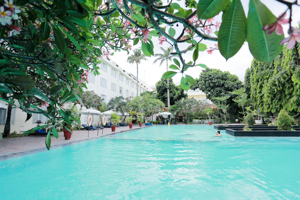 Kolam Renang Hotel New Saphir Yogyakarta